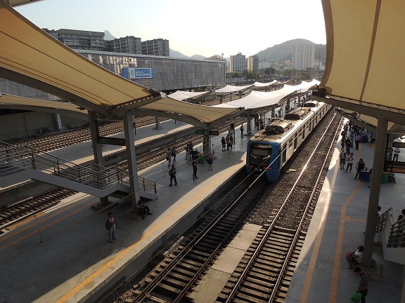 Estação Maracanã vazia em dia de jogo?